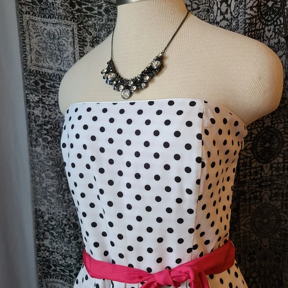 WHBM...GORGEOUS DRESS - Picture 2 of 5